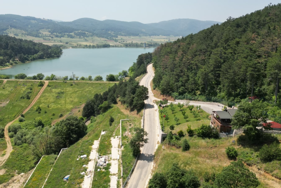 Dağyenice’de Eşsiz Proje: Göl Manzaralı Tarla ve Ahşap Ev